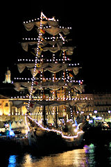 Le Cuauhtemoc la nuit à la Fête du fleuve 2007 à Bordeaux | Photo Bernard Tocheport