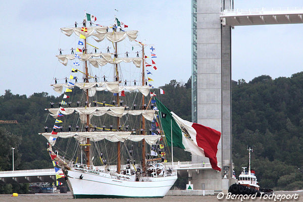 Le Cuauhtemoc 3 mâts du Mexique au pont Chaban Delmas de Bordeaux | Photo Bernard Tocheport