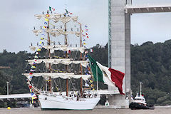 Le Cuauhtemoc 3 mâts du Mexique au pont Chaban Delmas de Bordeaux | Photo Bernard Tocheport