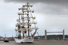 Spectaculaire arrivée du Cuauhtemoc à Bordeaux | Photo Bernard Tocheport