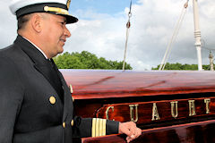 Commandant du Cuauhtémoc voilier mexiquain en escale à Bordeaux | Photo Bernard Tocheport