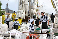 Marins à bord du Cuauhtemoc 3 mâts barque du Mexique à Bordeaux | Photo Bernard Tocheport