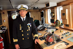 Officier sur la passerelle du Cuauhtemoc à Bordeaux | Photo Bernard Tocheport