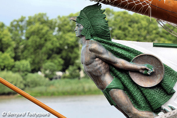 L'empereur Aztèque Cuauhtemoc figure de proue du 3 mâts mexicain à Bordeaux | Photo Bernard Tocheport