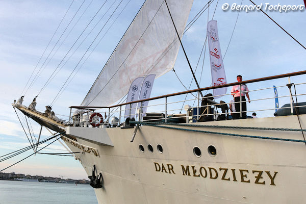 Proue du Dar Mlodziezy voilier polonais en escale à Bordeaux | Photo Bernard Tocheport