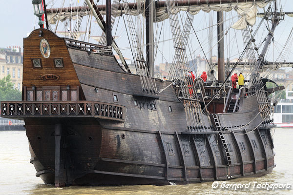 Coque en bois caractéristique du bateau El Galéon à Bordeaux | Photo Bernard Tocheport