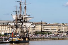 La frégate Hermione dans le port de la lune à Bordeaux -  photo 33-bordeaux.com