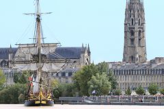 Public nombreux pour saluer le départ de l'Hermione de Bordeaux  -  photo 33-bordeaux.com