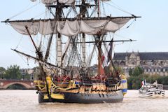 La frégate Hermione accompagnée par le Burdigala à Bordeaux -  photo 33-bordeaux.com