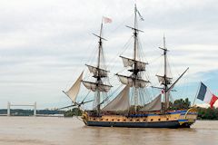 Pont Chaban Delmas levé et en vue pour l'Hermione à Bordeaux -  photo 33-bordeaux.com