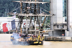 Tirs de canons de l'Hermione pour son entrée à Bordeaux | Photo Bernard Tocheport