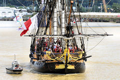 Début opérations de lamanage pour l'Hermione à Bordeaux | Photo Bernard Tocheport