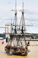 Bordeaux l'Hermione entre dans le port de la lune | Photo Bernard Tocheport