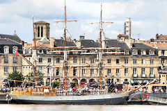 Kaskelot trois mâts barque au ponton d'honneur à Bordeaux | Photo Bernard Tocheport