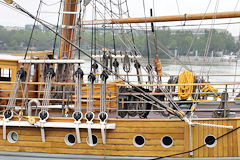 Vue rapprochée du Kaskelot trois mâts barque à Bordeaux | Photo Bernard Tocheport