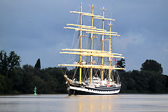 Rencontre avec le Kruzenshtern sur la Garonne | Photo Bernard Tocheport