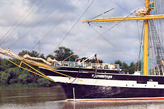 Proue du Kruzenshtern naviguant sur la Garonne | Photo Bernard Tocheport