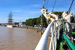 Le 4 mâts Russe Sedov vu depuis l'avant du Kruzenshtern à Bordeaux | Photo Bernard Tocheport