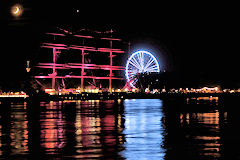 Bordeaux grande roue et le Kruzenchtern au clair de lune sur la Garonne | Photo Bernard Tocheport