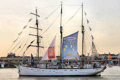 Arrivée à Bordeaux du 3 mâts Marité aux couleurs de l'UGPBAN | Photo Bernard Tocheport