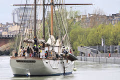 Le Marité arrivant au ponton d'honneur à Bordeaux | Photo Bernard Tocheport