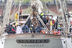 Le Marité de Granville devant le pont de pierre à Bordeaux | Photo Bernard Tocheport