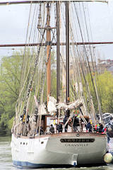 Bordeaux la goélette Marité à la manoeuvre sur la Garonne | Photo Bernard Tocheport