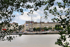 Le Morgenster vu depuis la rive droite de la Garonne à Bordeaux | Photo Bernard Tocheport