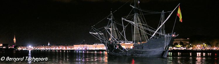 Nao Victoria arrivant de nuit à Bordeaux | Photo Bernard Tocheport