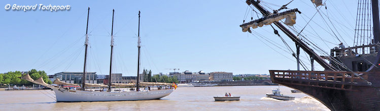 Le 3 mâts Pascual Flores sur la Garonne à Bordeaux devant El Galeon | Photo Bernard Tocheport