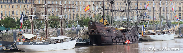 Le Français, El Galeon et le 3 mâts Pascual Flores au ponton d'honneur à Bordeaux | Photo Bernard Tocheport