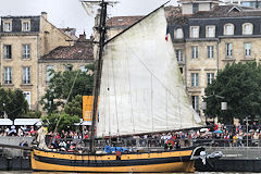 Le Renard Cotre Corsaire à hunier à Bordeaux | Photo Bernard Tocheport