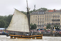 Départ du Renard de Bordeaux devant un important public | Photo Bernard Tocheport