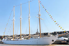 Le 4 mâts Santa Maria Manuela arrivant à Bordeaux | Photo Bernard Tocheport