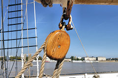 Haubans et poulie du Santa Maria Manuela et rive droite à Bordeaux | Photo Bernard Tocheport