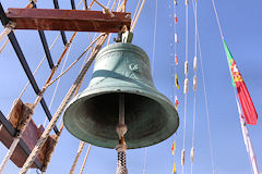 Cloche du grand voilier Santa Maria Manuela | Photo Bernard Tocheport