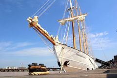 Santa Maria Manuela amarré au ponton d'honneur à Bordeaux | Photo Bernard Tocheport