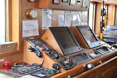 Outils de navigation dans la passerelle du Santa Maria Manuela à Bordeaux | Photo Bernard Tocheport