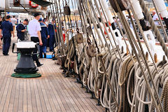 Marins sur le pont du Sedov à Bordeaux | Photo Bernard Tocheport