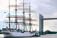 Bordeaux le 4 mâts Russe SEDOV devant le pont Chaban Delmas | Photo Bernard Tocheport