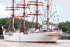 Le SEDOV fait son entrée à Bordeaux pour la Fête du Fleuve 2019 | Photo Bernard Tocheport