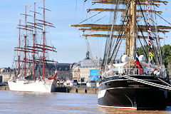 Bordeaux les deux 4 mâts Russes SEDOV et KRUZENSHTERN réunis | Photo Bernard Tocheport