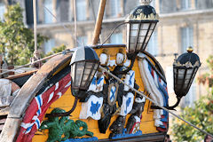 Bordeaux poupe du Shtandard avec l'étendard de Pierre 1er | Photo Bernard Tocheport