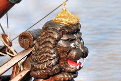 Lion couronné en figure de proue du Shtandart frégate Russe à Bordeaux | Photo Bernard Tocheport