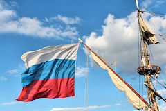 Drapeau Russe flottant à Bordeaux sur le Shtandart | Photo Bernard Tocheport