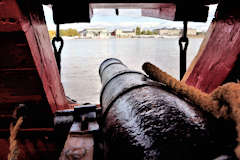 Canon du Shtandart pointant à Bordeaux sur la rive droite | Photo Bernard Tocheport