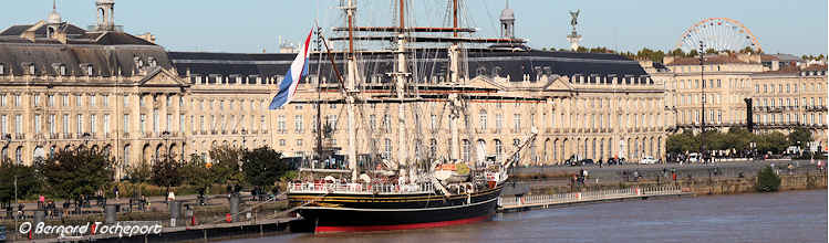 3 Mâts Stad Amsterdam et façade des quais de Bordeaux | Photo Bernard Tocheport