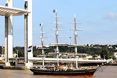 Le 3 mâts Stad Amsterdam des Pays Bas au pont Chaban Delmas à Bordeaux | Photo Bernard Tocheport