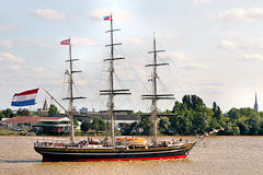 Le Stad Amsterdam 3 mâts des Pays Bas naviguant sur la Garonne à Bordeaux | Photo Bernard Tocheport