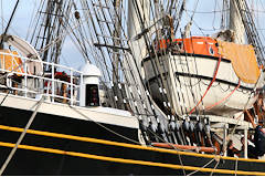 Haubans et canot de secours du Stad Amsterdam à Bordeaux | Photo Bernard Tocheport